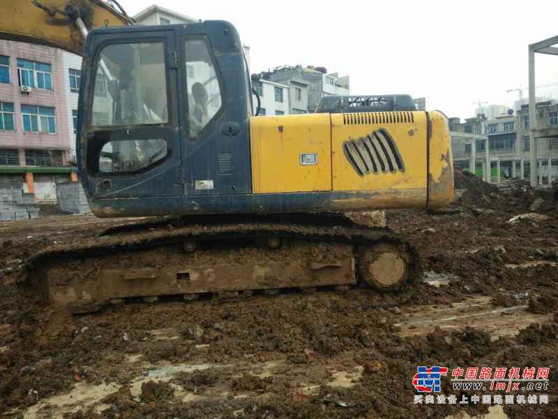 云南出售转让二手6500小时2010年徐工xe210挖掘机