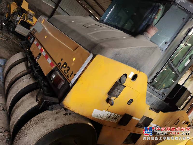 2015年3月徐工xp303胶轮压路机,价格合适,干活车.