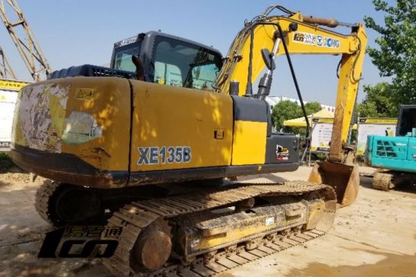 武汉市出售转让二手2016年徐工XE135B挖掘机