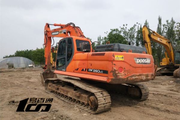 晋中市出售转让二手2010年斗山DX260LC挖掘机