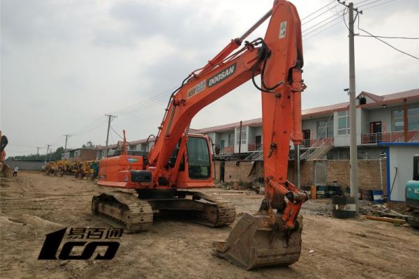 晋中市出售转让二手2010年斗山DX260LC挖掘机
