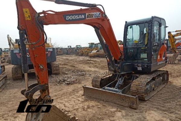 西安市出售转让二手2017年斗山DX60-9C GOLD挖掘机