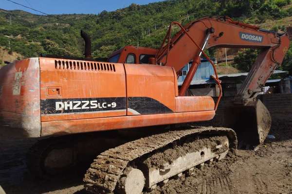 重庆出售转让二手7000小时2011年斗山DH225LC挖掘机