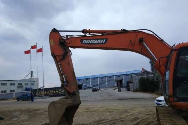 吉林出售转让二手12350小时2011年斗山DH225LC挖掘机