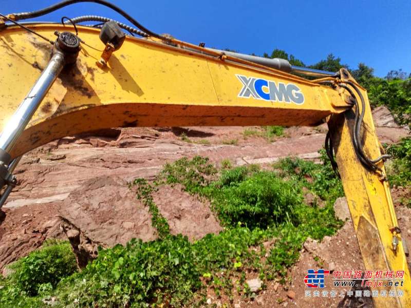 四川出售转让二手8000小时2013年徐工XE135B挖掘机
