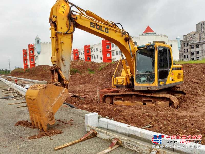 四川出售转让二手5000小时2014年临工LG6135挖掘机