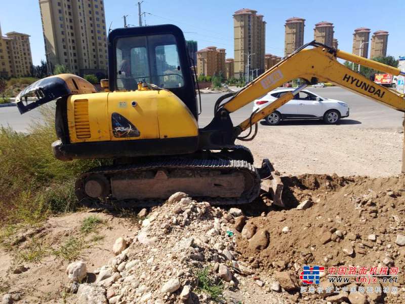内蒙古出售转让二手6000小时2011年现代R60挖掘机