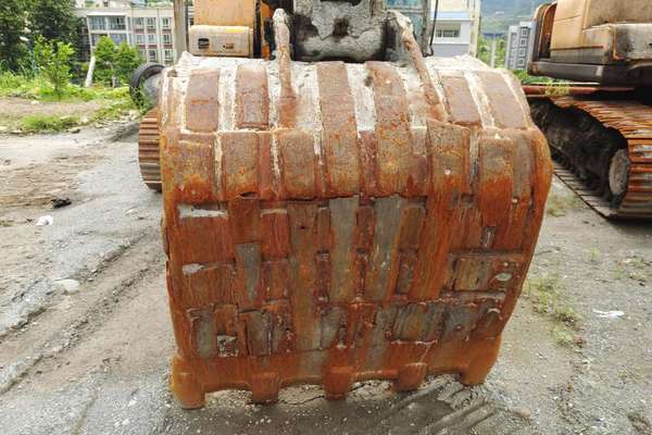 四川出售转让二手9483小时2010年现代R225LC挖掘机