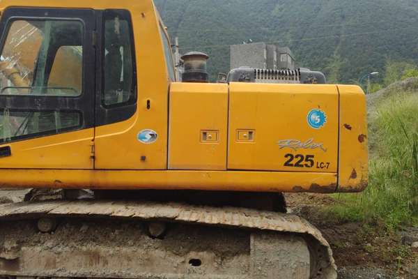 四川出售转让二手8153小时2009年现代R225LC挖掘机
