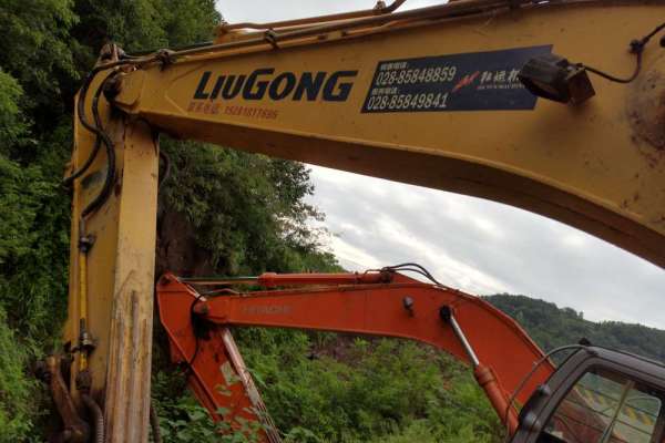 四川出售转让二手10000小时2011年柳工CLG922D挖掘机