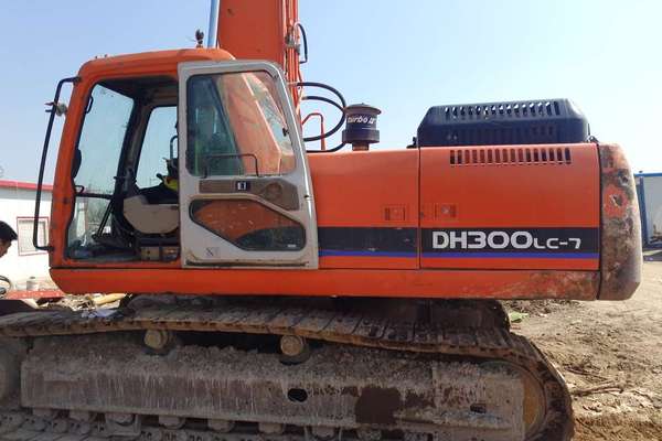 内蒙古出售转让二手16000小时2009年斗山DH300LC挖掘机