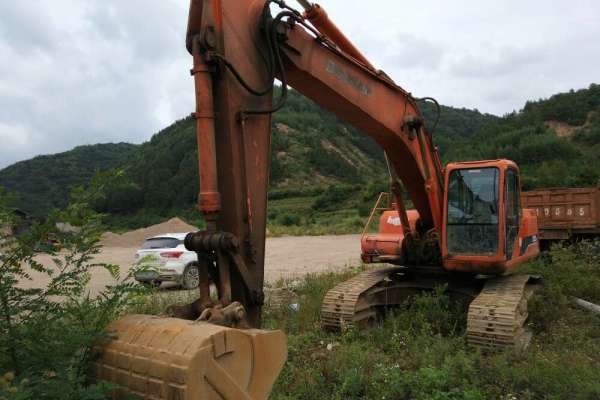 甘肃出售转让二手2000小时2007年斗山DH220LC挖掘机