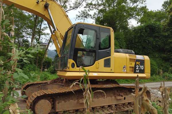 四川出售转让二手4561小时2013年小松PC240LC挖掘机