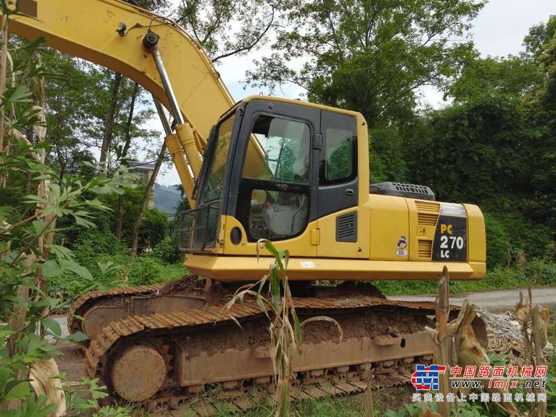 四川出售转让二手4561小时2013年小松PC240LC挖掘机
