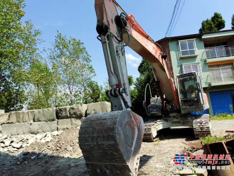 四川出售转让二手8000小时2012年日立ZX240挖掘机