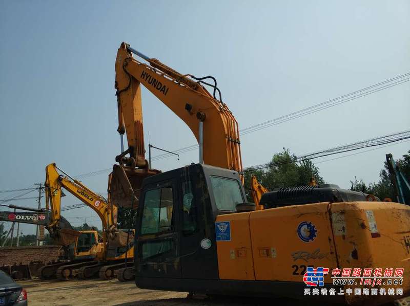 山东出售转让二手8000小时2011年现代R225LC挖掘机