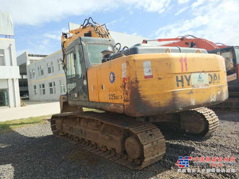 山东出售转让二手7000小时2010年现代R225LC挖掘机