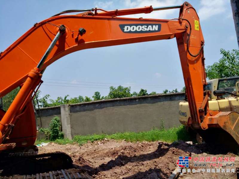 四川出售转让二手9000小时2010年斗山DH220挖掘机