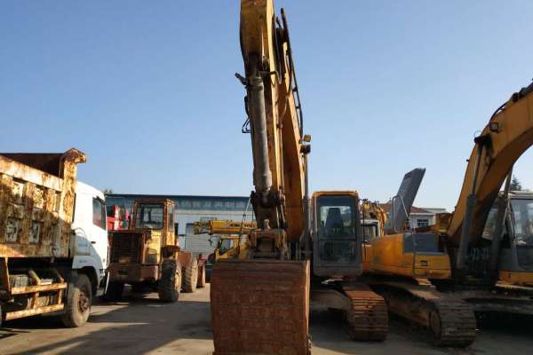 山西出售转让二手8000小时2010年徐工XE260C挖掘机