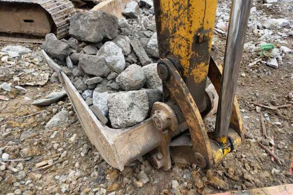 贵州出售转让二手6800小时2012年现代R60挖掘机