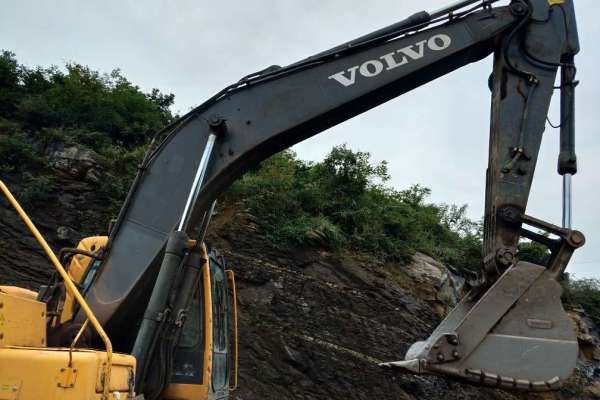 贵州出售转让二手9135小时2012年沃尔沃EC210B挖掘机