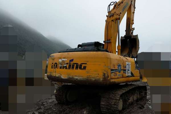 贵州出售转让二手8200小时2010年龙工LG6225挖掘机