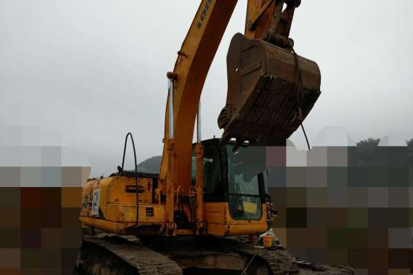 贵州出售转让二手8200小时2010年龙工LG6225挖掘机