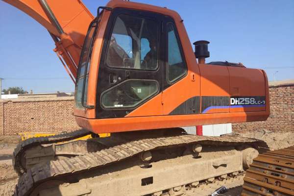 内蒙古出售转让二手15000小时2004年大宇DH220LC挖掘机