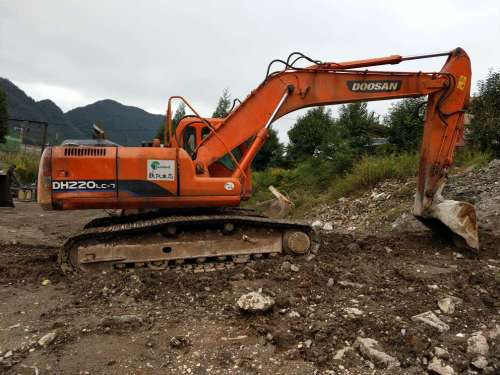 贵州出售转让二手13000小时2008年斗山DH220LC挖掘机