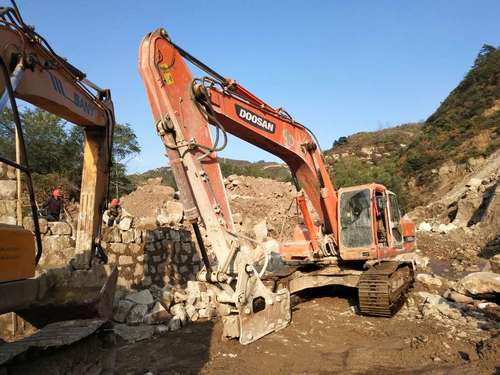 山西出售转让二手8000小时2010年斗山DH300LC挖掘机