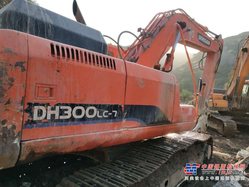 山西出售转让二手8000小时2010年斗山DH300LC挖掘机