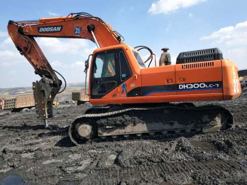 山西出售转让二手8000小时2010年斗山DH300LC挖掘机