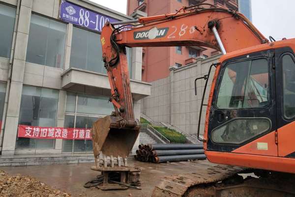 山西出售转让二手10000小时2010年斗山DH220LC挖掘机