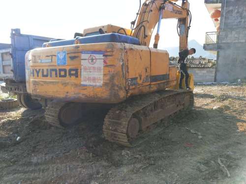 贵州出售转让二手13000小时2007年现代R215挖掘机