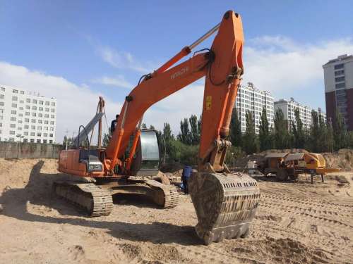 内蒙古出售转让二手13800小时2006年日立ZX240挖掘机