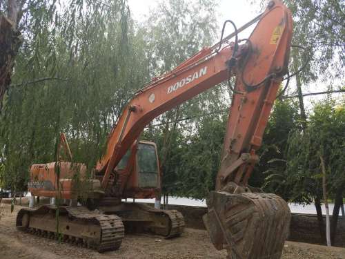 内蒙古出售转让二手9000小时2009年斗山DH220LC挖掘机