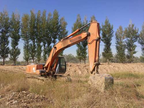 内蒙古出售转让二手18000小时2003年日立EX200挖掘机