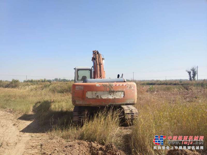 内蒙古出售转让二手18000小时2003年日立EX200挖掘机
