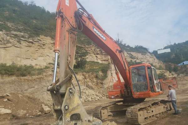 陕西出售转让二手7000小时2008年斗山DH220挖掘机