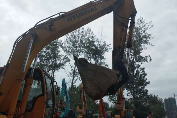 河南出售转让二手5129小时2011年现代R150LC挖掘机