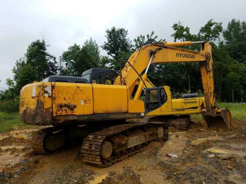 贵州出售转让二手8000小时2011年现代R215挖掘机