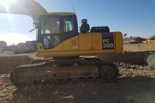 内蒙古出售转让二手8000小时2010年小松PC300挖掘机