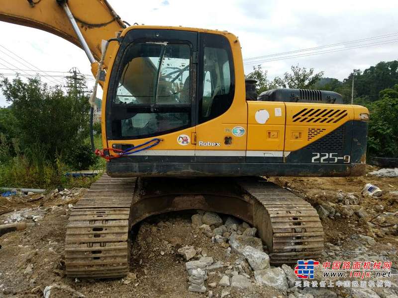 贵州出售转让二手8000小时2011年现代R215挖掘机