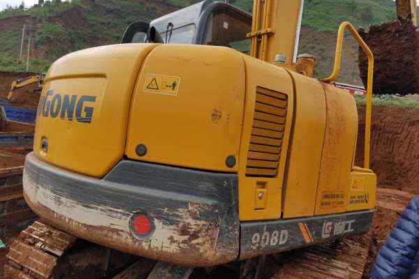 云南出售转让二手3700小时2015年柳工908D挖掘机