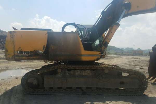 贵州出售转让二手10796小时2011年利勃海尔R944B挖掘机