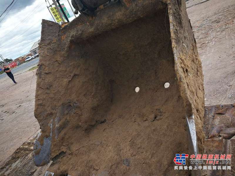 吉林出售转让二手6000小时2011年龙工LG6065挖掘机