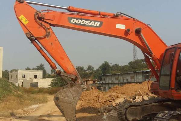 河北出售转让二手10000小时2013年斗山DH220LC挖掘机