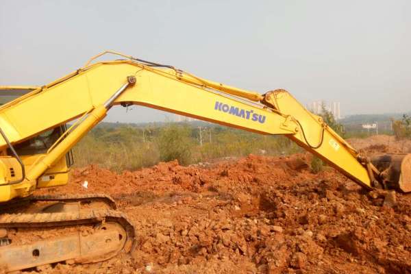 江西出售转让二手8000小时2011年小松PC220挖掘机