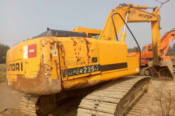 山东出售转让二手11000小时2009年现代R215挖掘机