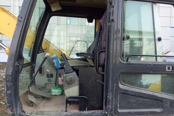 吉林出售转让二手9300小时2010年现代R80挖掘机